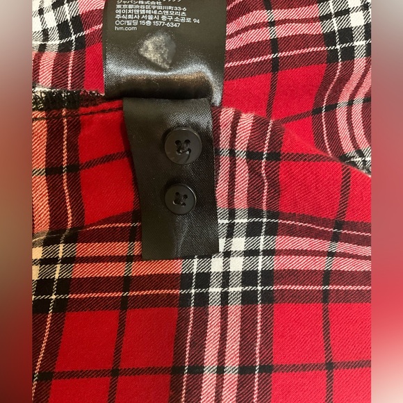 H & M Divided Cropped Flannel Shirt. Size 8 - Picture 8 of 9